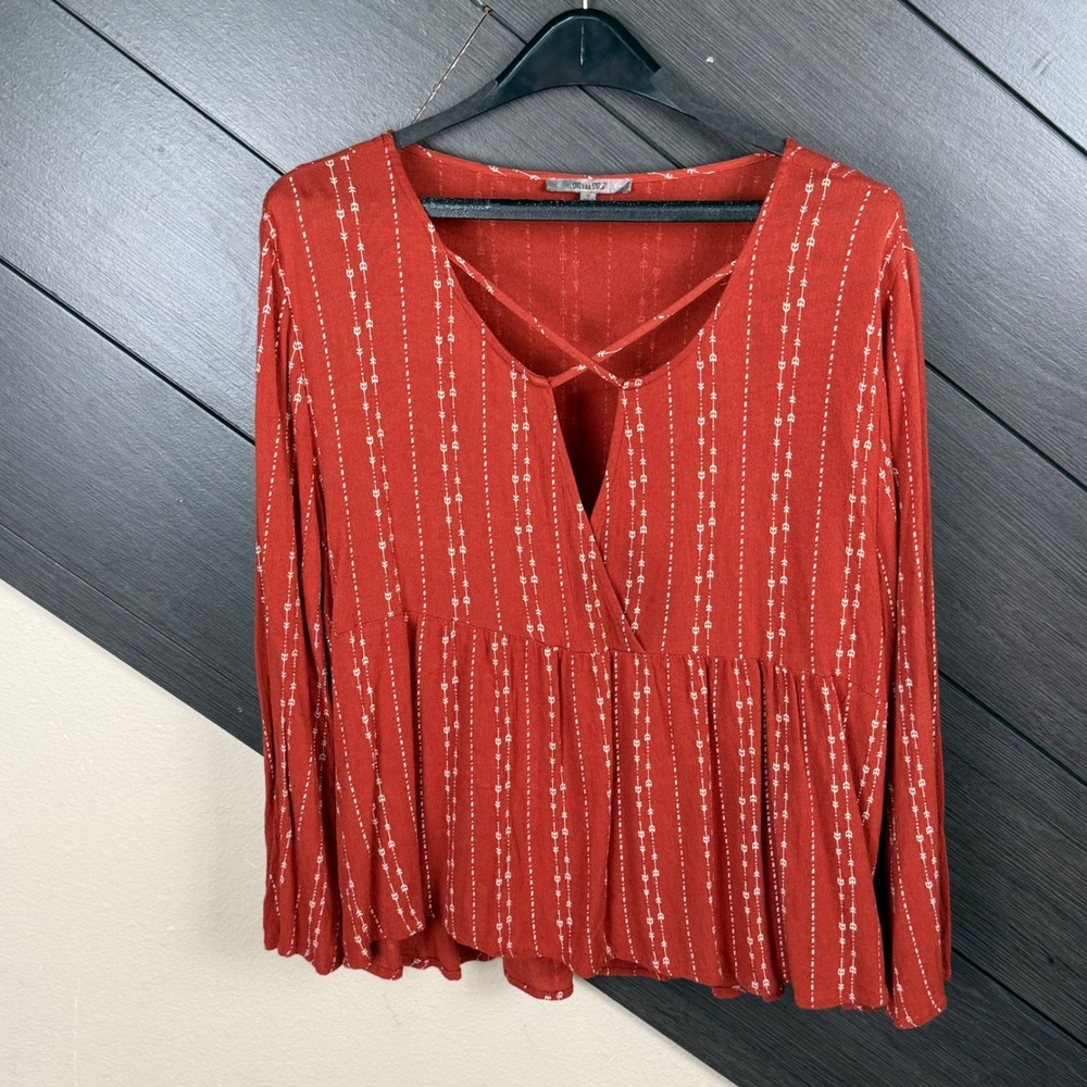 Miss Me Women's Boho Babydoll Top Large Rust Orange Arrow Print Cutout V Neck